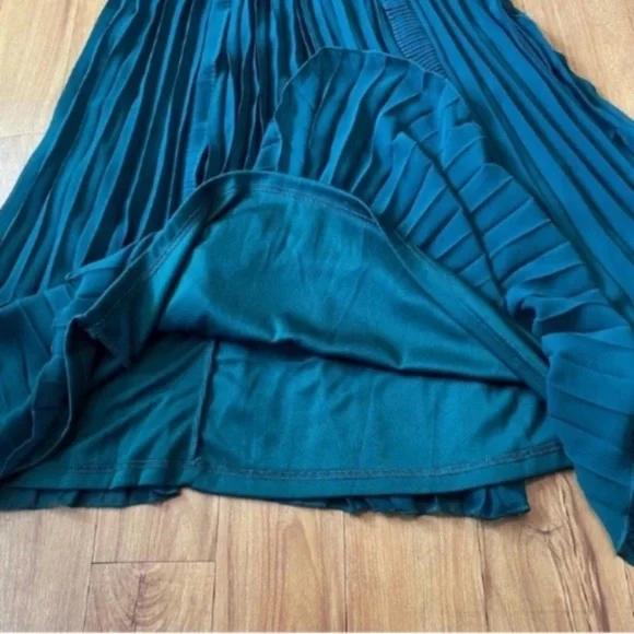 Lulus Never a Dull Moment Tie-Strap Pleated Midi Dress Emerald Green XSmall
